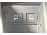 充電用・接続用のUSBポート付きです。