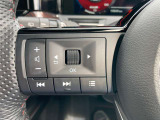 手元でナビの音量調整等が出来るのでナビの操作によるわき見運転を防止することが出来ます。