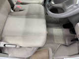 運転席シート足元です。
