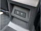 Audi正規ディーラーが高品質をお約束。高度な訓練・教育を受けたAudi専任メカニックが、100項目にもおよぶ精密な点検を実施。すべてクリアしたAudi車だけ、あなたのお手元に届けられるのです