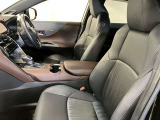 高いホールド性で運転姿勢が安定します。長距離ドライブでも疲れにくいのが魅力です。快適なドライビングライフをお送りください♪