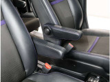 運転を、より快適に♪アームレスト付です!ロングドライブも問題なさそうですね!