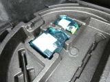 最近はパンク修理キットが標準ですね。タイヤの無い分軽量化と収納スペース確保できますね。