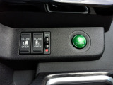両側電動スライドドア。荷物で手が塞がる時など簡単にドアの開閉が出来ます。葉っぱマークのECONスイッチ。スイッチをONにするだけで、エンジンやエアコンなどを協調制御。燃費の向上に貢献します。