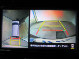 車両を上から見たような映像をディスプレイオーディオ画面に表示するパノラミックビューモニター