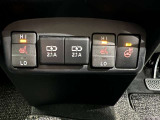 冬場に嬉しい運転席、助手席シートヒーター付きでポカポカ