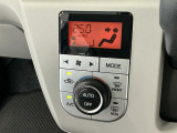 【オートエアコン】AUTOボタンを押してお好みの温度を設定!快適な室温でドライブをお楽しみいただけます♪