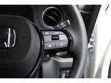 Hondaセンシングの機能のひとつ、アダプティブクルーズコントロール付!アクセルから足を離しても設定したスピードと前車との車間を保ち走行してくれます!車線維持もアシスト☆高速道路で疲労軽減ですね☆