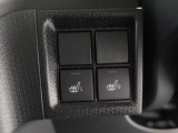 【シートヒーター】運転席と助手席をそれぞれ独立して操作できるため、座る人と室内温度にあわせた快適なシート温度が得られます♪