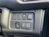 両側オートスライドドアです。インテリジェントキーや運転席のスイッチで簡単にドアの開閉ができるので、とても便利な装備です♪