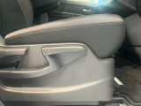 運転席はご自身の適切な運転ポジションへ移動可能なラチェットが付いております。