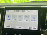 目的地や音源、電話などのメニューが画面に整理され、必要な項目を見つけやすい構成です。設定や画面調整も選べるため、用途に合わせて便利に活用できます。