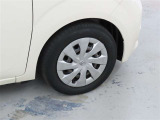 装着タイヤサイズは、175/65R15です。
