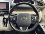 【純正革巻きステアリング】上質な革を使用することで、手にしっかり馴染みとても運転しやすいハンドルです♪