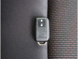 自社工場を3拠点完備しております。重整備やカスタムを始め、ご購入後のお車のメンテナンスも弊社にお任せください。