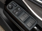 電動格納式ドアミラー・パワーウインドウを装備しています。