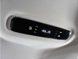 ◆後席用エアコン操作パネル◆同乗者の方もお好みの温度で快適なドライブをお楽しみいただけます。