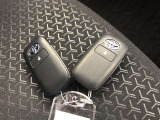 スマートキー2本付き!キーをポケットやカバンに入れておくだけでドアの施錠・開錠やエンジンスタートの操作が簡単です!