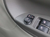 ドアの施錠・解錠に連動してドアミラーが自動で格納・復帰するオート格納機能を搭載しています。