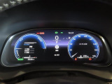 とっても見やすいメーターです。夜間時はラグジュアリーな気分にさせてくれる照明が魅力ですので、夜のドライブも楽しみになりますよ♪