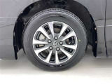純正アルミホイールが車の雰囲気を引き立てますね!