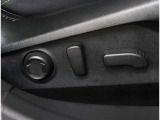 フロントパワーシートで運転席には腰のサポートも付いた10ウェイタイプを採用!!
