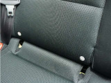 ◆ISOFIX◆シートベルトいらずでチャイルドシートと固定金具を連結するだけでガッチリ固定できます。