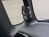 【サイドビューサポートミラー】停車時や発進時、対向車とのすれ違いや路肩に寄せるときなど、車両左側前方を確認するときに役立ちます。