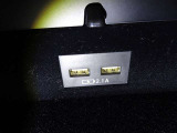 【USB給電】今では当たり前のUSB給電ソケットがついております。 スマホやデジカメなど出先や災害時の充電も可能です♪