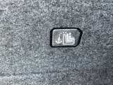 リアシートにはチャイルドシート固定用のISO FIX対応取り付け装置を左右2ヵ所装備しています。