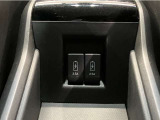 電子制御パーキングブレーキ、ブレーキホールド搭載!パーキングブレーキは手動で解除スムーズな発進が可能。ブレーキホールドは停車中に、ブレーキペダルを踏み続けなくても、自動的にブレーキを保持する機能です。