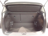 荷室は荷物を隠せるトノカバー付!充分な荷室の広さです!