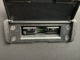 レバーをAUTOの位置にしているとき、レインセンサーが雨を感知すると、雨量に応じてワイパーが自動で作動してくれるオートワイパーを装備!設定変更で非作動にすると、間欠作動に固定されます。