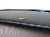 harman/kardonプレミアムサウンド・オーディオシステムにより1040Wの出力を持つ9個のスピーカーを搭載 正面の高い位置に配置されたサウンドバーにより、自然な広がりで音楽を楽しめます