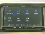 画面には検索や交通情報、外部入力などのメニューが並び、目的に合わせて機能を選びやすい構成です。表示が見やすく、日々の移動を便利にサポートしてくれます。