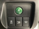 ハンドルの右側には安全装備の、VSA(ABS+TCS+横滑り抑制)の解除スイッチなどがついています。燃費に役立つECONボタンもここです。