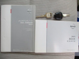 挿し込んで回す昔ながらのイグニッションキータイプキーです。取扱説明書、メンテナンスノート(保証書・点検整備方式点検整備記録簿)付。
