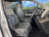 運転席シート廻りは使用感も少なく、良好な状態となっています。前オーナー様が丁寧に使っていたことがよくわかりますね。