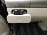 カップホルダーは運転席や助手席からちょうど手の届く位置です!!