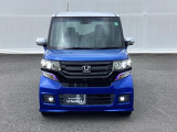 ディスチャージヘッドライト【HID】を装備していますのでとても明るく、夜間の走行や雨の日も安全・安心です。