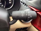 夕暮れ時や連続したトンネルなど、ヘッドライト点・消灯の煩わしさから開放してくれるオートライトが装備されています。