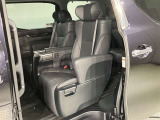 カスタマイズカーを中心に、人気車種を常時60台以上展示中!U-BASE湘南0466-46-7511 藤沢市湘南台7-26-1