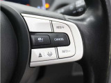 ◆アダプティブクルーズコントロール◆予め設定した車速内でクルマが自動的に加減速。前走車との適切な車間距離を維持しながら追従走行します。【LKAS】車線維持支援システムでステアリング操作を支援。