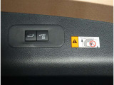 パワーバックドア装備!リヤゲートのスイッチを押すだけでバックドアが閉まります!運転席周りからも開閉の操作ができます♪