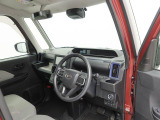 Aピラーを細くすることで、運転時の視界を確保。左右の死角が少ないため歩行者などを見落としにくく、体格に関係なく、誰でも安心して運転できます。