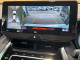 【パノラミックビューモニター】専用のカメラにより、上から見下ろしたような視点で360度クルマの周囲を確認することができます☆死角部分も確認しやすく、狭い場所での切り返しや駐車もスムーズに行えます。