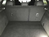 トランクスペースもご覧のとおり広々しております☆SUVならではの使いやすいトランクスペースに夢と希望以外に荷物もしっかり載せることができます☆