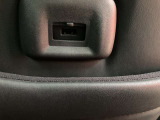 助手席シート後ろからUSBポートから端末への充電が可能です。