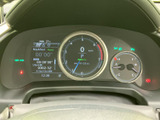 見やすいデザインのメーターパネル。運転に必要な情報をドライバーに分かりやすく伝えます。