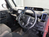 ◆視界広々で非常に運転しやすくロングドライブでも疲れを感じさせないすっきりとまとまったインパネ周りです。